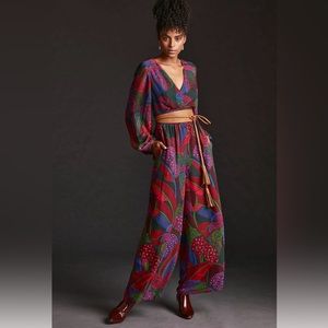 Gorgeous FARM-RIO Flowing & Lined Jumpsuit with  Side Zip Entry & Ruched Waist.